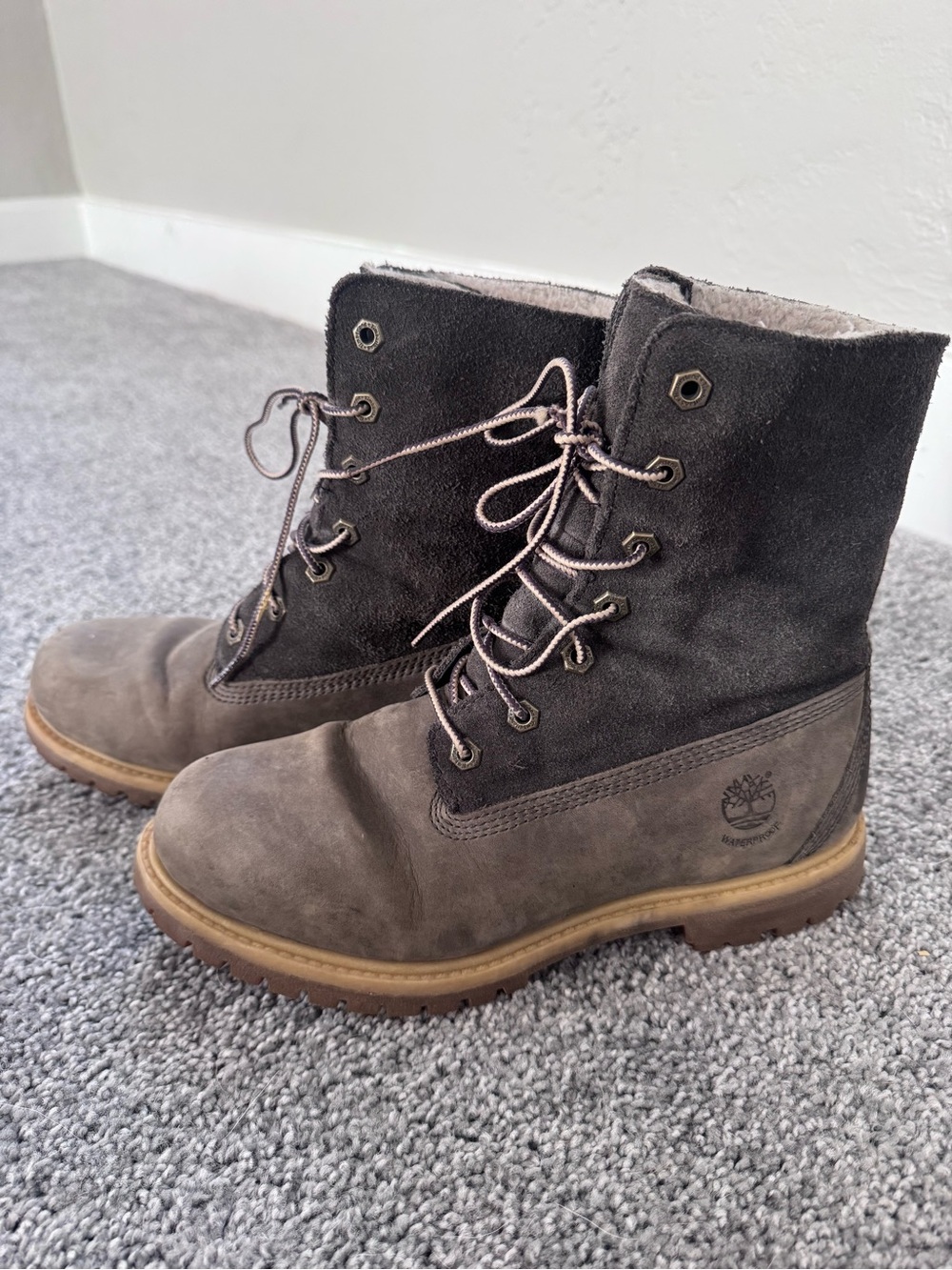 Timberland 8313A Women's Two-Tone Suede Lace-Up Boots in Brown/Charcoal